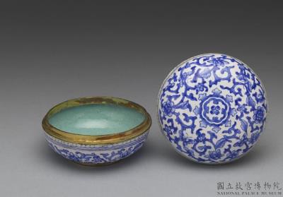 图片[2]-Copper box with painted enamel decor of blue flowers on a white ground, Qing dynasty, Qianlong reign (1736-1795)-China Archive